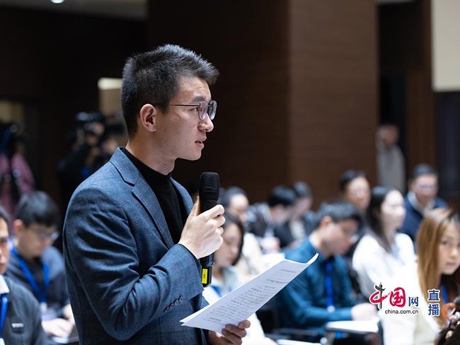 出席今天发布会的有