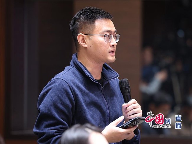 出席今天发布会的有
